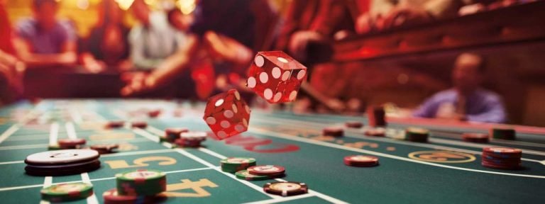 Người chơi Việt Nam trải nghiệm live casino cùng dealer phát trực tiếp trên điện thoại